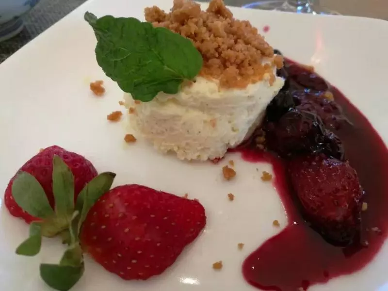 cheesecake 和藍莓草莓醬