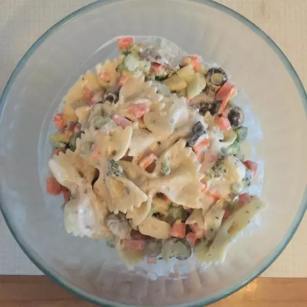 bow tie pasta salad 来自Jamie Deen