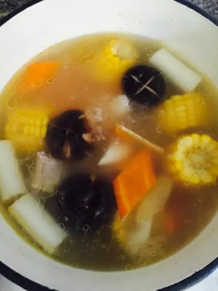 德琅厨房—玉米排骨汤