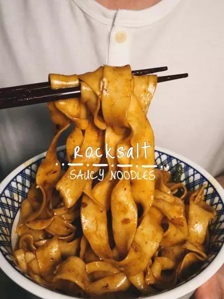 homemade saucy noodles自制拌面