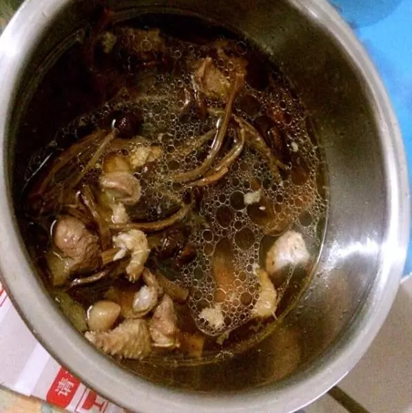 茶树菇花生炖老鸭汤