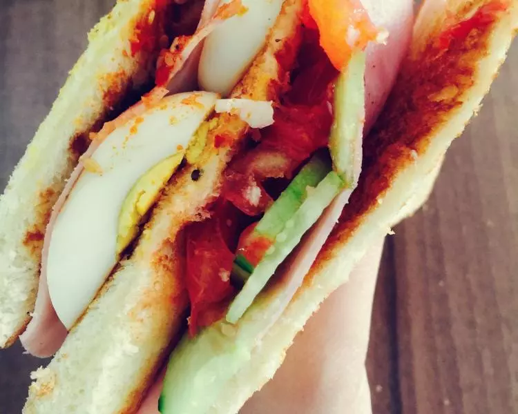 无芝士无沙拉酱的“中式”蔬菜三明治