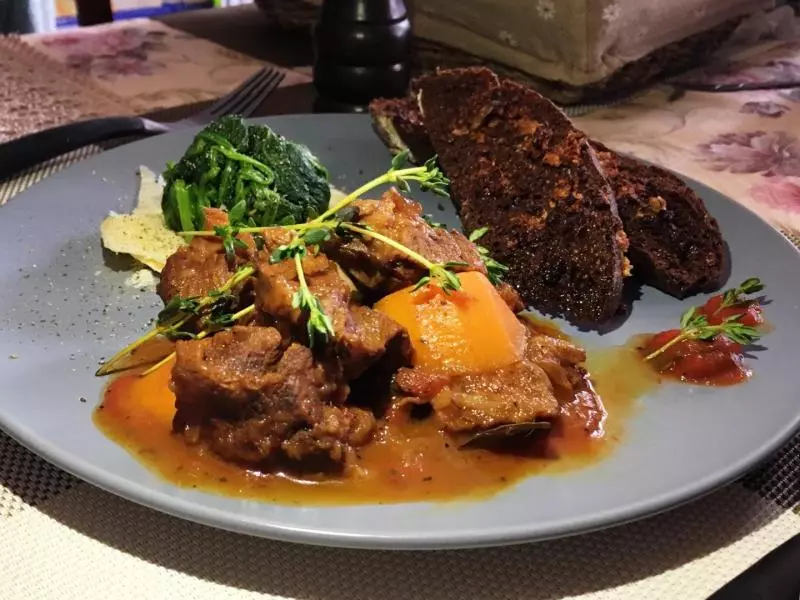 經典義式慢燉小牛肉配帕瑪森菠菜 classic beef stew
