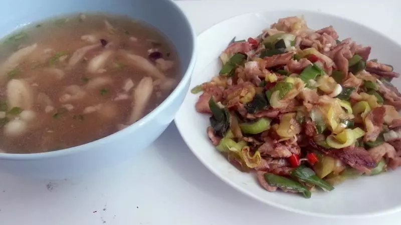 大葱炒猪肉&amp;肉末蘑菇汤