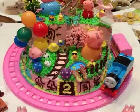小豬佩奇場景生日蛋糕