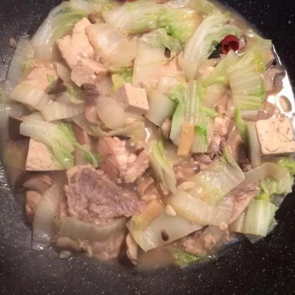 鲶鱼白菜炖冻豆腐