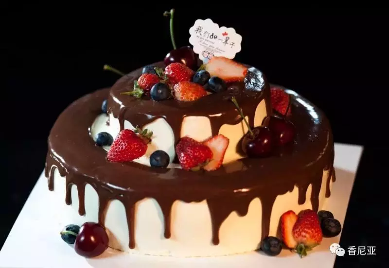 一款巧克力淋面蛋糕 一份浓情祝福