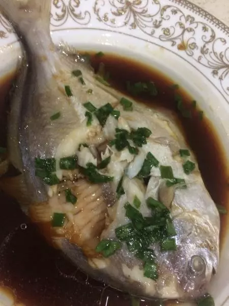 蔥油鯧魚