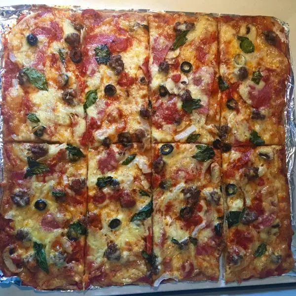 意大利黑橄榄罗勒薄脆披萨