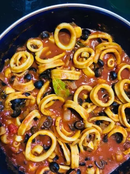 義大利番茄黑橄欖魷魚鍋