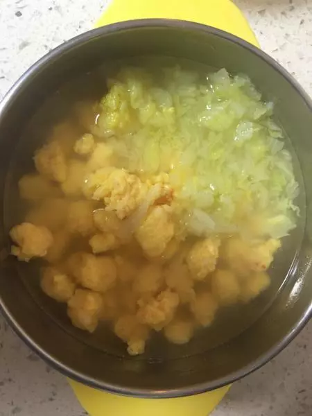 【17個月嬰幼兒食譜】蝦滑白菜湯