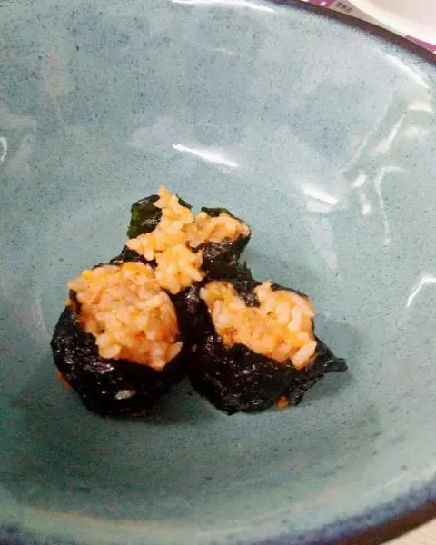 胡萝卜米饭肉松海苔团子
