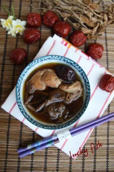 茶树菇红枣瘦肉汤