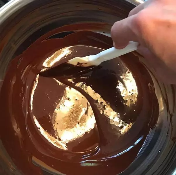 【学习】巧克力为什么要调温和巧克力调温技巧