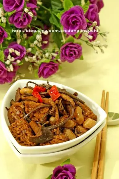 蕨菜茶树菇焅烤麸