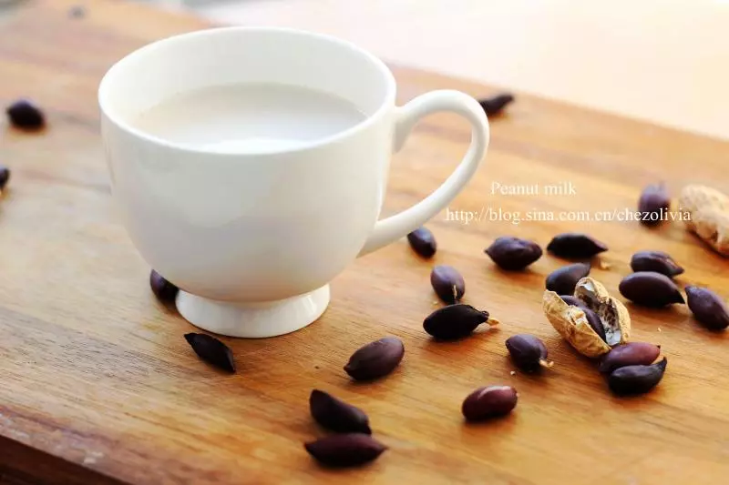 Peanut milk/黑花生牛奶