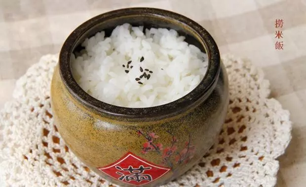 古老的米饭吃法：捞米饭
