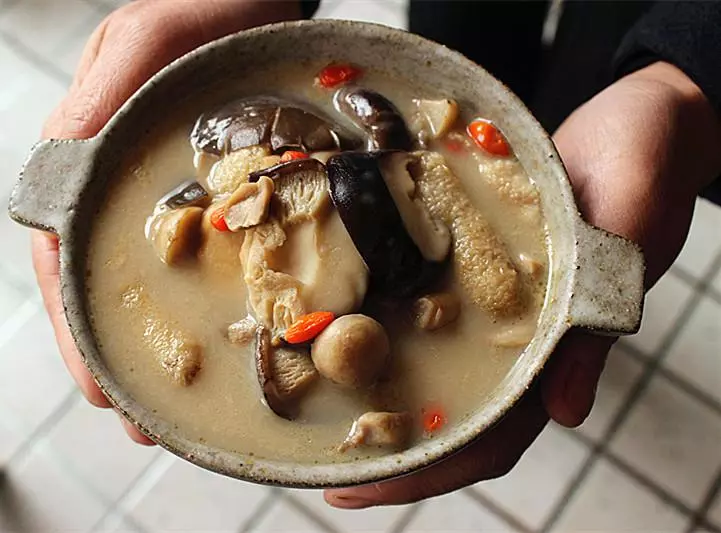竹荪菌菇鱼汤