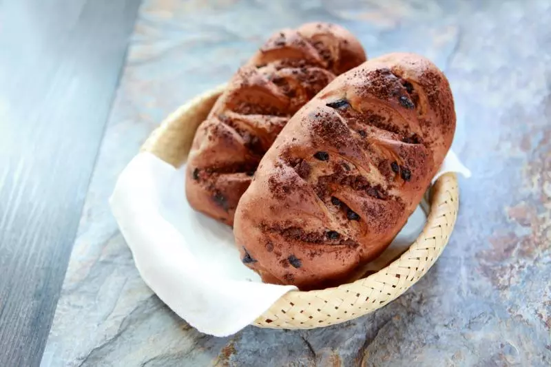 黑旋风（仿原麦山丘）Coffee flavored bread filled with chocolate chips,pine