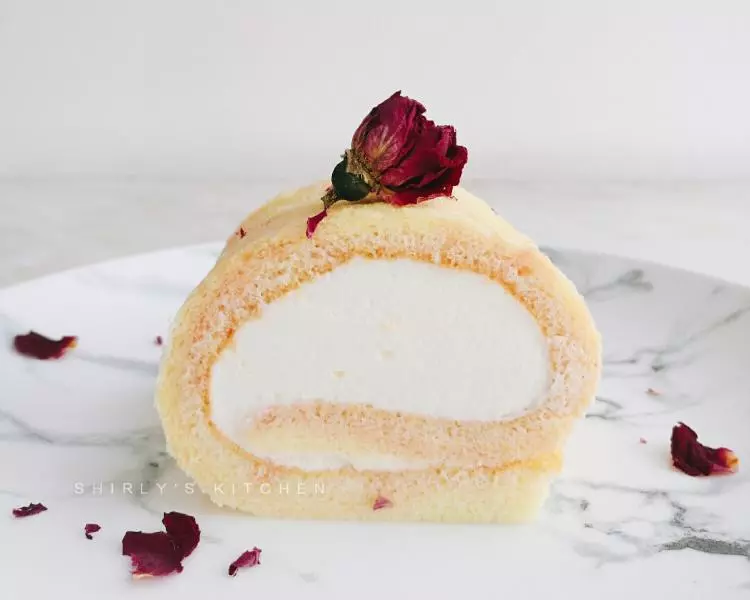 大理石纹玫瑰蛋糕卷（细腻的后蛋法）