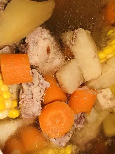 沙葛（Jicama）胡萝卜玉米排骨汤（留学生菜谱）