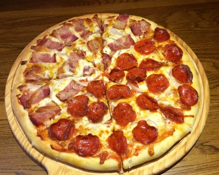 12寸薩拉米培根雙拼披薩
