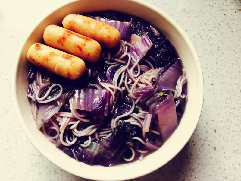 紫白菜炝锅龙须挂面