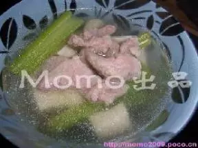 西芹豆腐猪肉汤