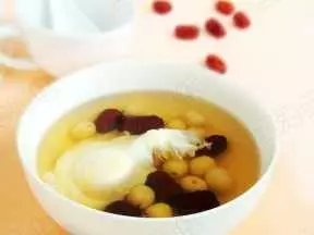 红枣莲子鸡蛋甜汤