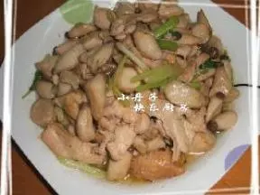 鸡肉炒鲜菇