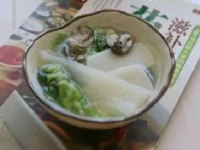 白菜牡蠣年糕湯