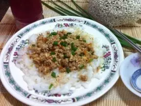 芝麻豆腐肉碎熘粿条