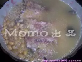 黄豆绿豆鱼汤