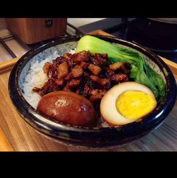 洋蔥酥滷肉飯